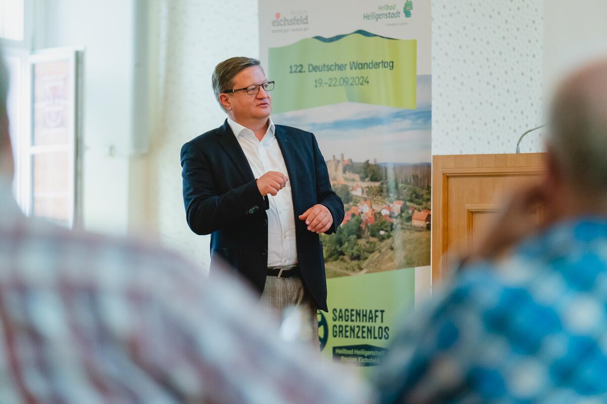 Bürgermeister Thomas Spielmann begrüßt den Deutschen Wanderverband ©Alexander Franke, Stadtverwaltung Heilbad Heiligenstadt