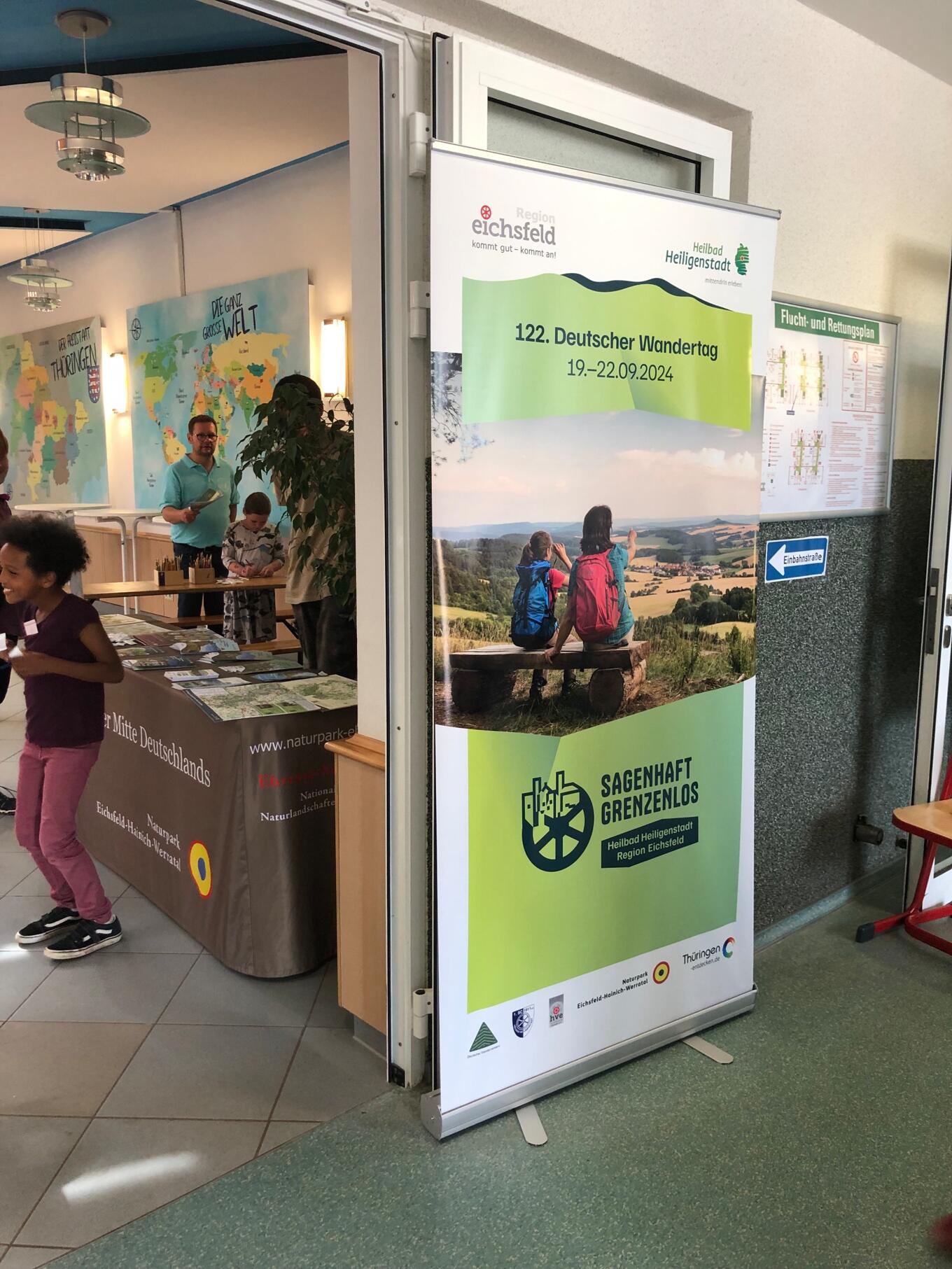 Der Naturpark Eichsfeld-Hainich-Werratal zusammen mit dem Deutschen Wandertag beim Sommerfest der Theodor-Storm-Grundschule ©Tokessa Reiß, Projektteam Deutscher Wandertag 2024